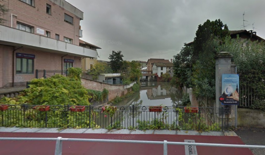 Litiga con la fidanzata e tenta di gettarsi da un ponte