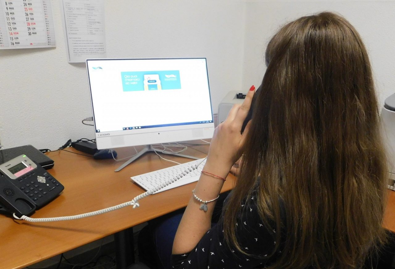 Telefono amico: “Ascolto non stop per chi è solo a Natale”