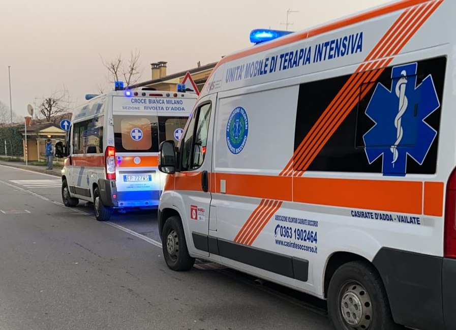 Cadono dal motorino, grave 15enne