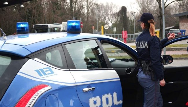 Ubriaco fa il funambolo per amore sul balcone e cade dal terzo piano
