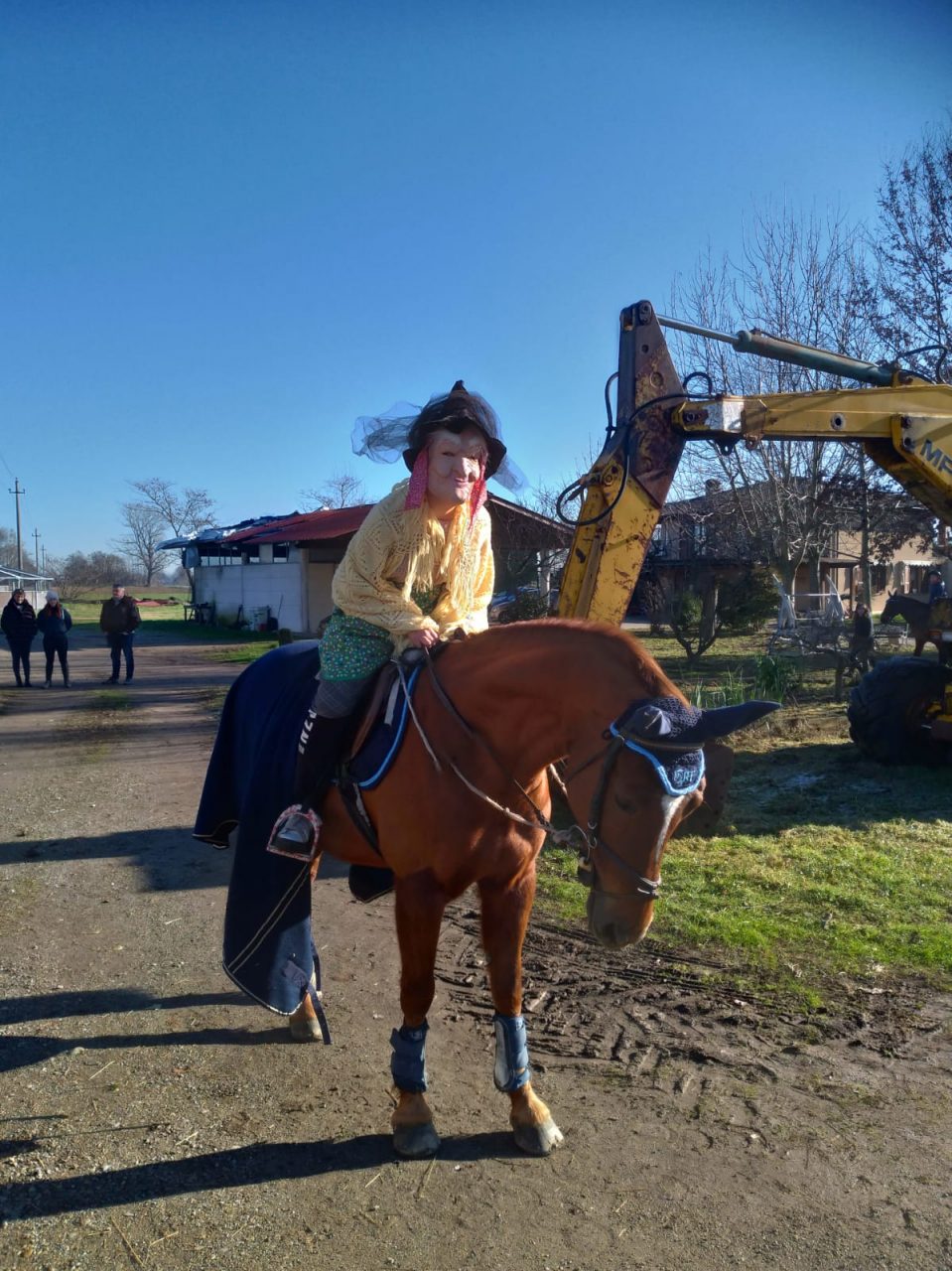 La Befana al maneggio a cavallo della scopa … e non solo! FOTO