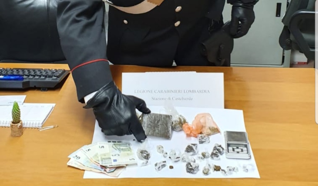 Madre trova droga in casa e denuncia il figlio 31enne