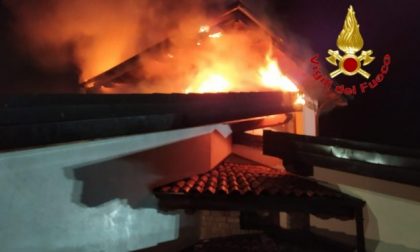 Villetta in fiamme: tutta colpa della canna fumaria FOTO