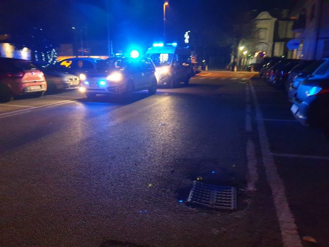 Due ragazzini investiti in bici da un pirata della strada