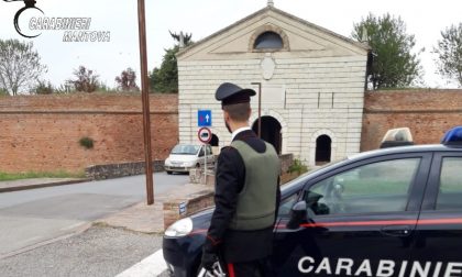 Finì in un canale con l'auto: era ubriaco. Denunciato