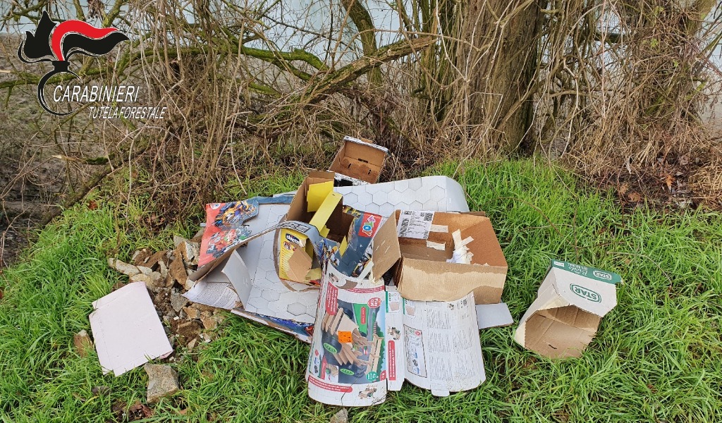 Rifiuti abbandonati nel Parco Adda: rintracciato e sanzionato il responsabile