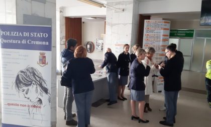 "Questo non è amore", per San Valentino la Polizia al fianco delle donne FOTO