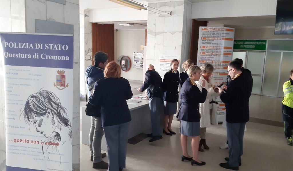 “Questo non è amore”, per San Valentino la Polizia al fianco delle donne FOTO