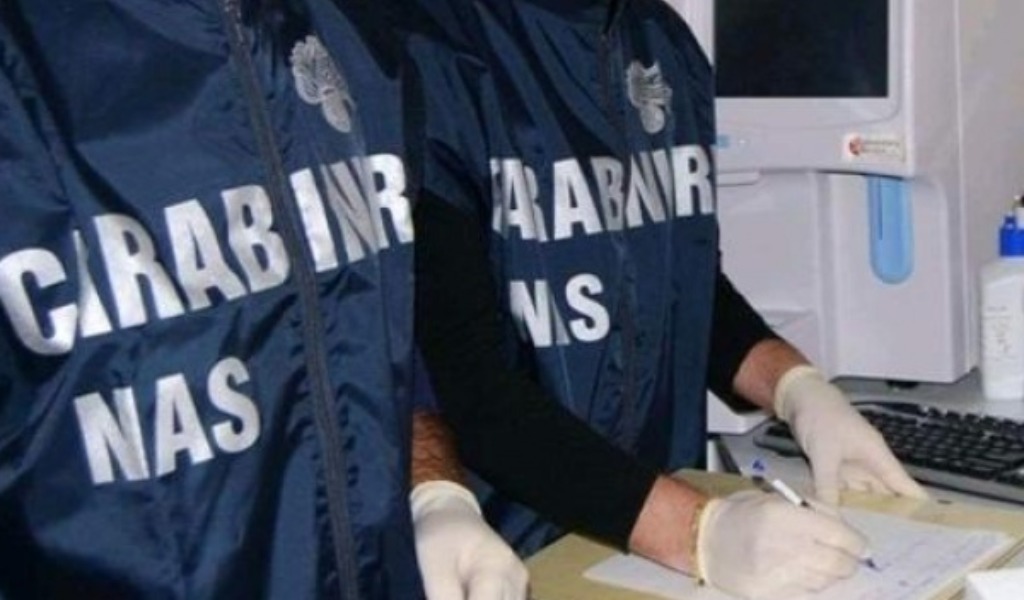 Nas Cremona sequestrano 150 chili di alimenti scaduti in un market