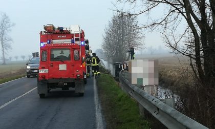 Camion ribaltato nella roggia ad Agnadello, soccorso un 51enne FOTO