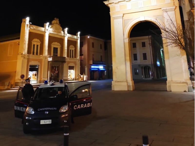 Aggrediscono connazionale con calci e pugni, tre denunciati