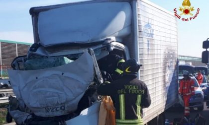 Schianto in autostrada, muore 60enne di Rivolta d'Adda FOTO