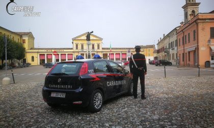 Guida sotto l'effetto dell'alcol e causa incidente stradale, denunciato