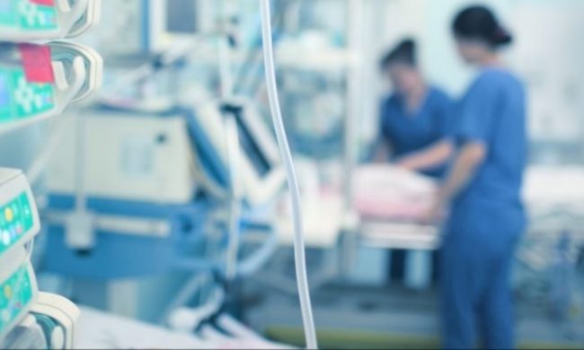 Coronavirus, intubato a 18 anni: “Mattia in lieve miglioramento, accendiamo una candela per lui”