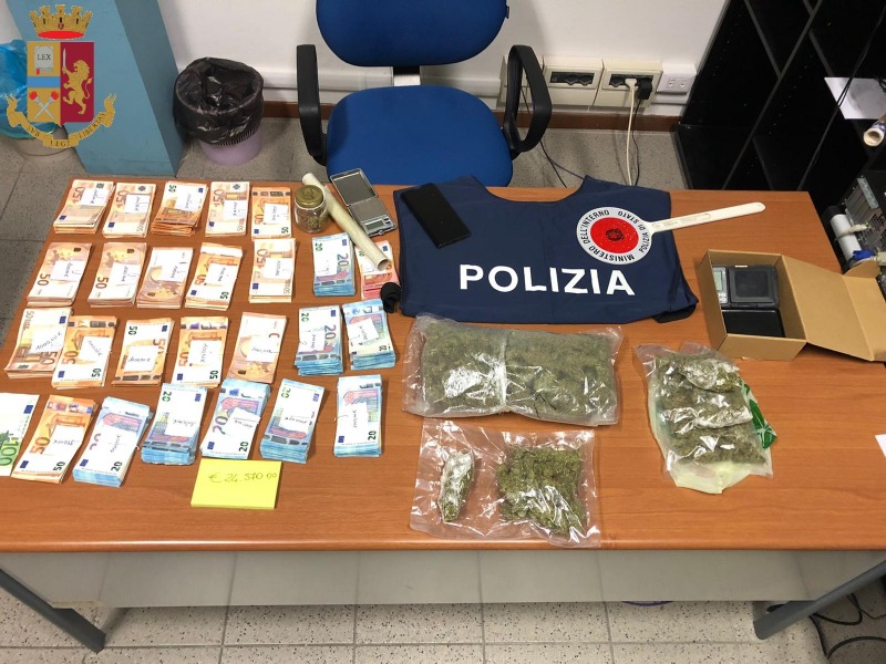 Trovati con quasi mezzo chilo di marijuana, denunciati due ventenni