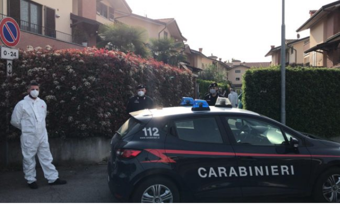 Uccide la compagna con un colpo di fucile, poi si costituisce