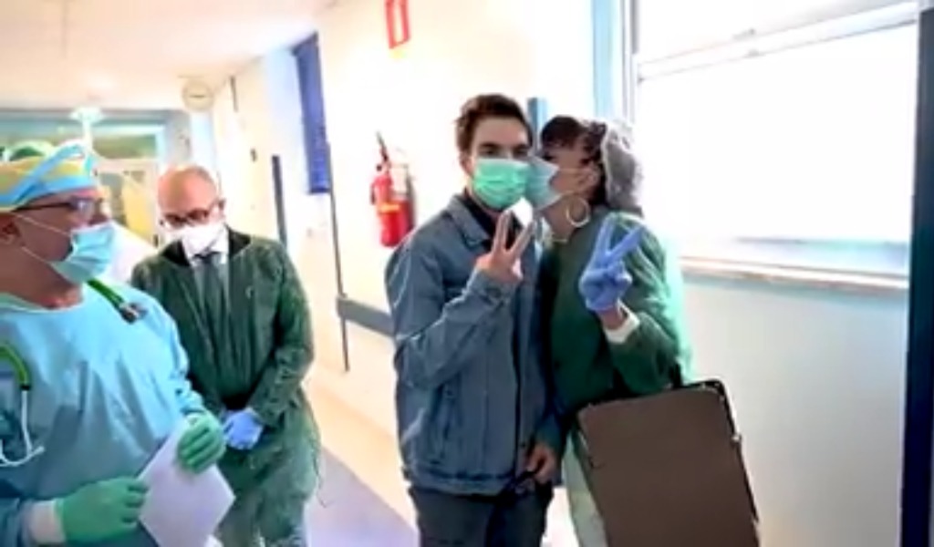 Coronavirus, il giorno più bello: la guarigione e le dimissioni di Mattia VIDEO