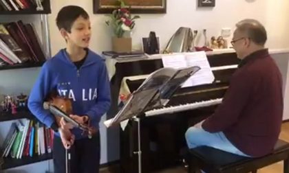 Il pensiero in musica di Davide: 10 anni, un violino e l'omaggio alla Cremona "ferita" VIDEO