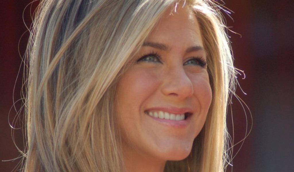 Jennifer Aniston mette un like a Fedez…che inizia a “tormentare” Chiara Ferragni