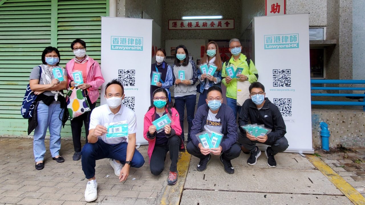 Un gruppo di avvocati di Hong Kong dona 22mila mascherine a Cremona