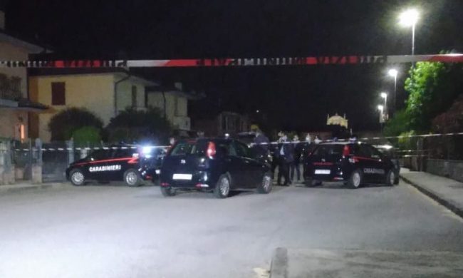 Tragico femminicidio nella Bassa: uccide la moglie davanti ai tre figli