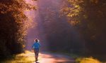 Correre all'aperto senza mettere la mascherina: ecco perchè si può fare