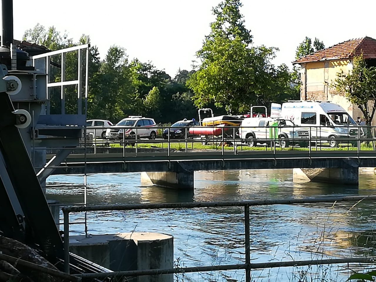 Macabro rinvenimento, cadavere riaffiora dall’Adda FOTO