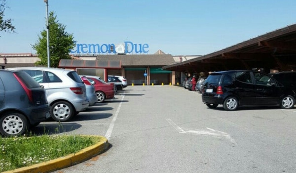 Ruba portafoglio al Cremona Due: arrestata 21enne, già ricercata per furto