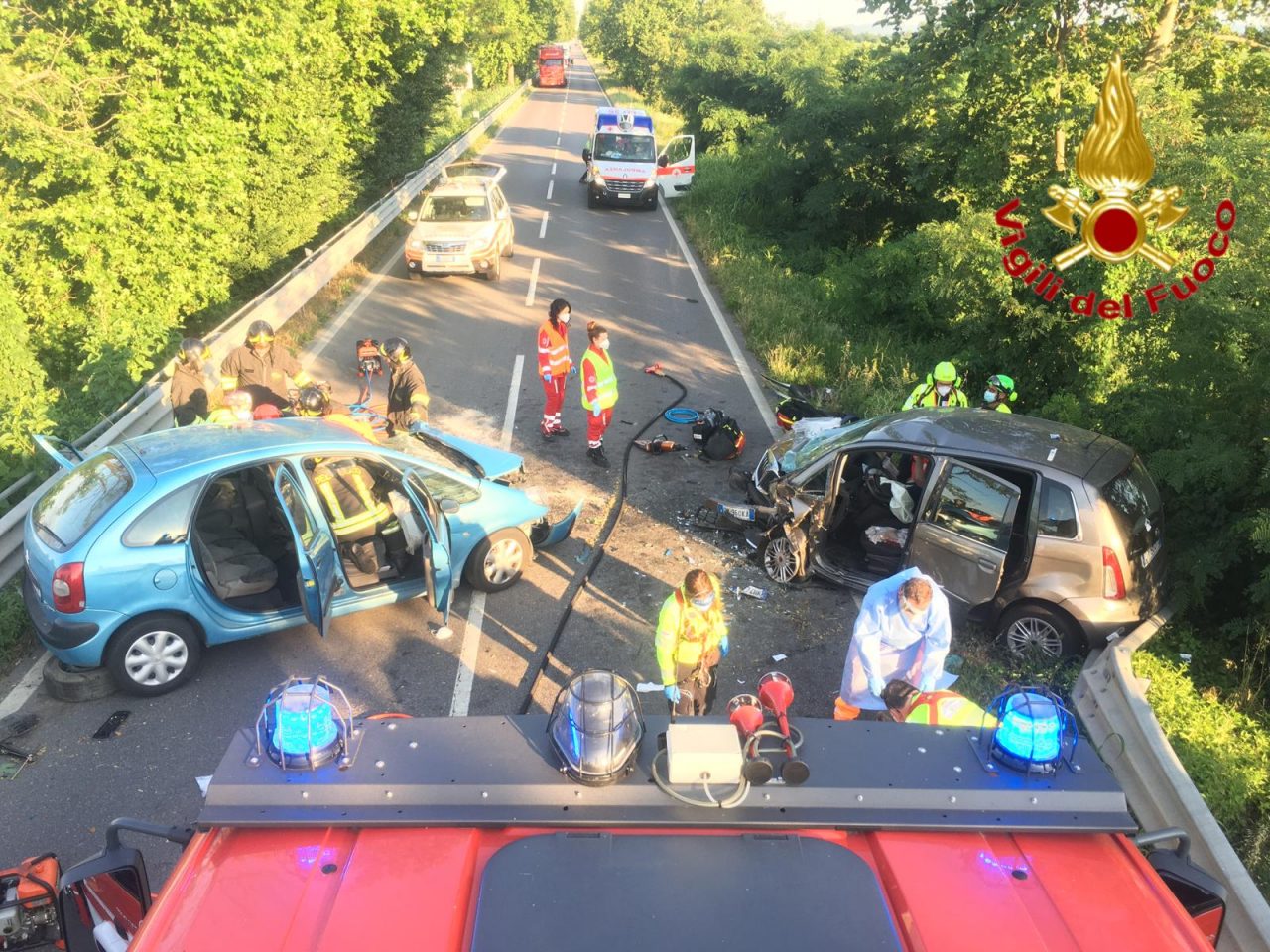 Schianto frontale sulla via Emilia: tre feriti gravi FOTO