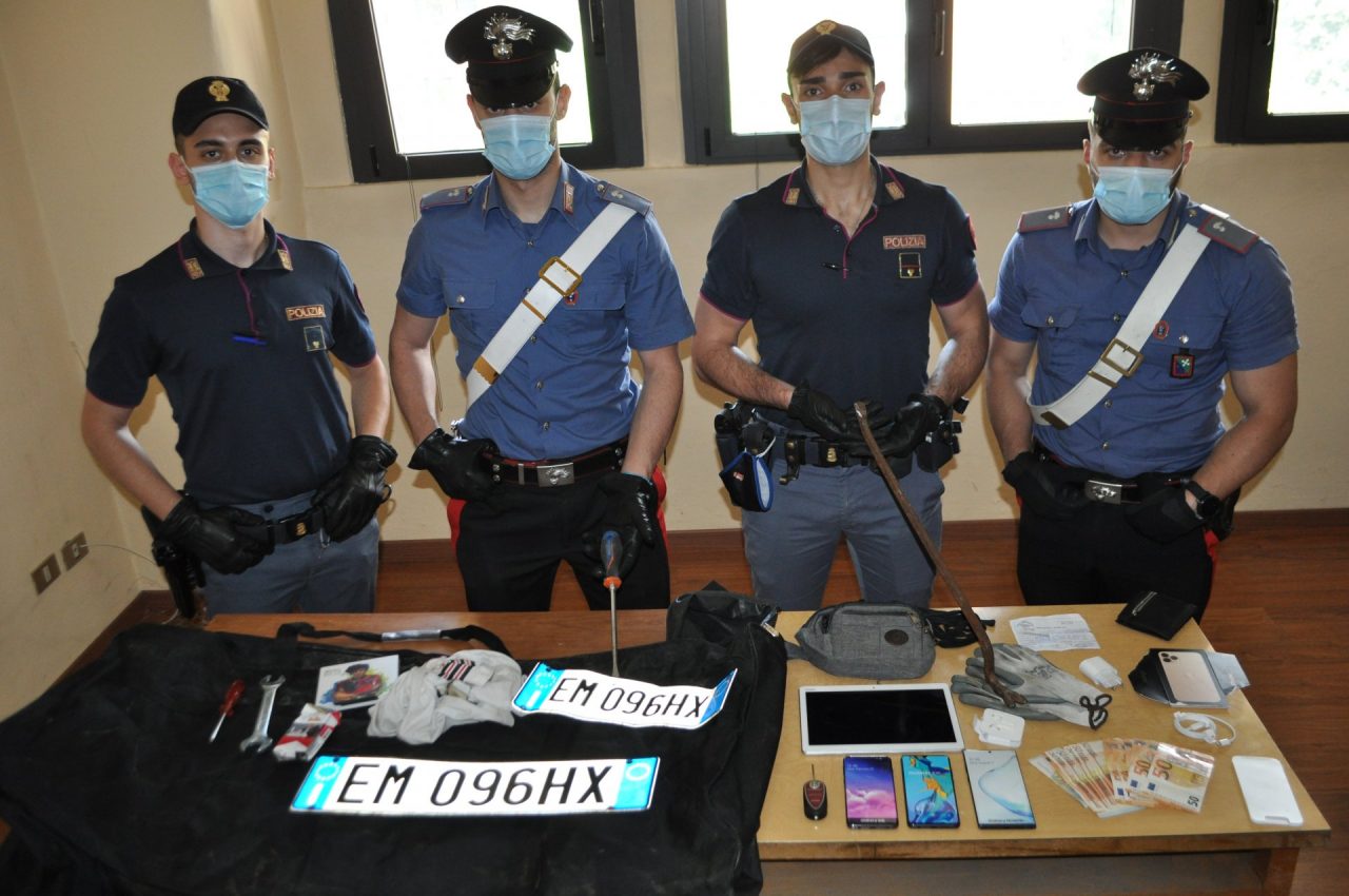 Rubano al “Cremona Po” e si schiantano inseguiti da Carabinieri e Polizia