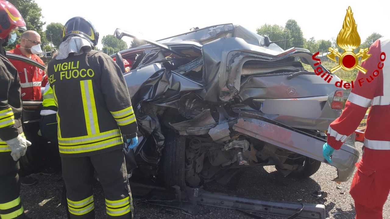 Incidente stradale in autostrada, sulla A1 arriva l’elisoccorso FOTO