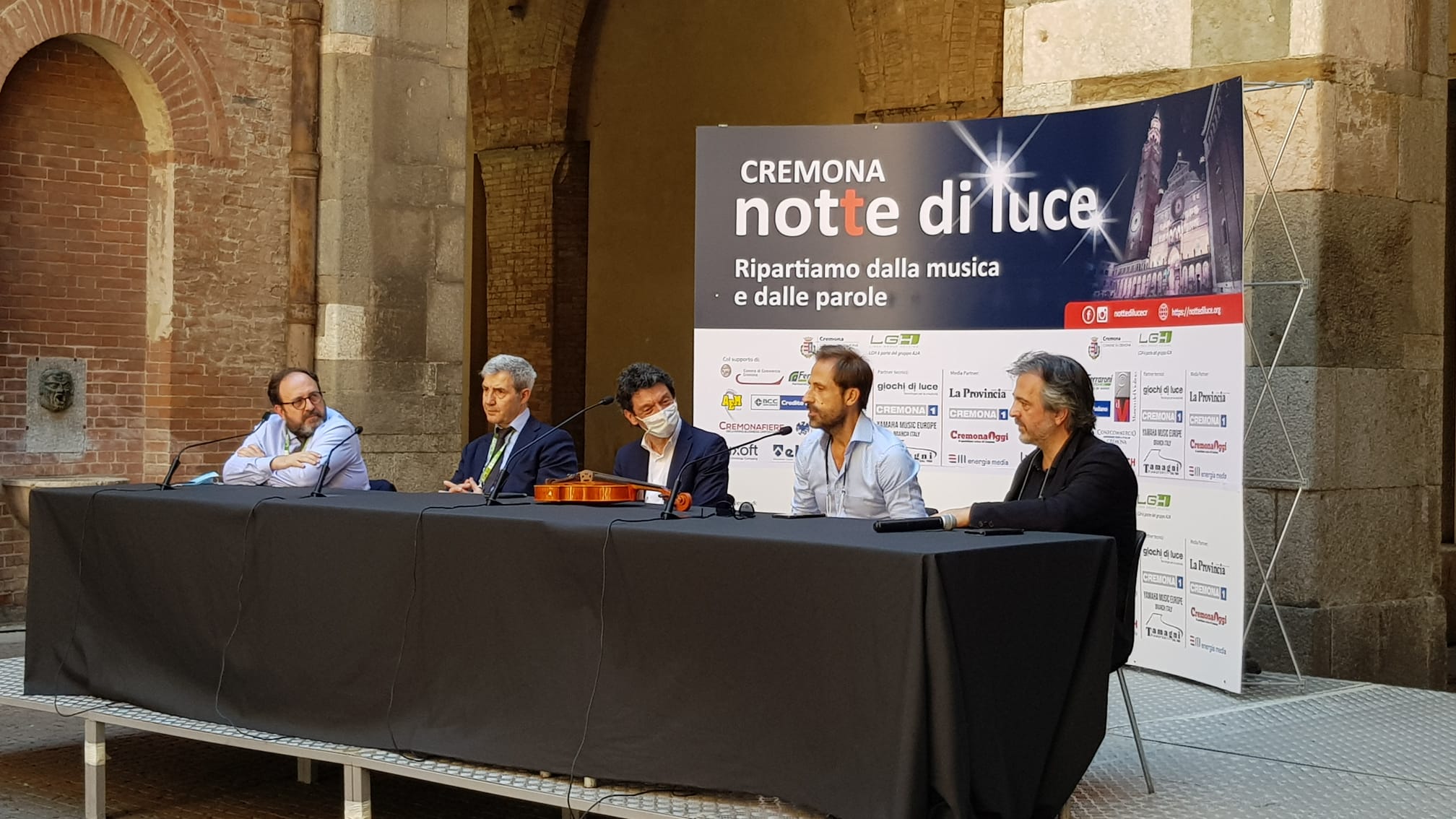 Presentazione Cremona Notte di luce 02 (da sx Paloschi Sanna Galimberti Bozzolini Logo)