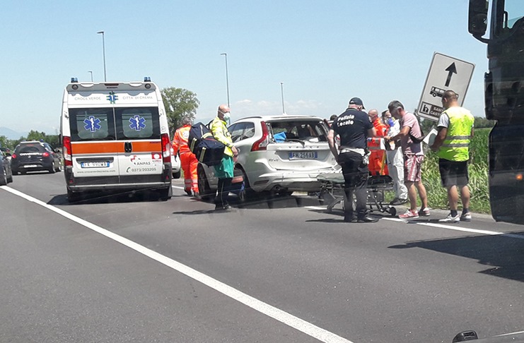 Camion tampona Suv a Crema: 6 feriti, tra i quali quattro adolescenti