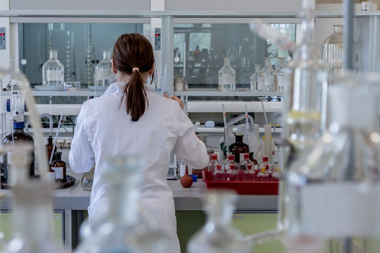 Lo studio: difetti genetici e alterazioni immunologiche alla base di casi gravi di Covid-19