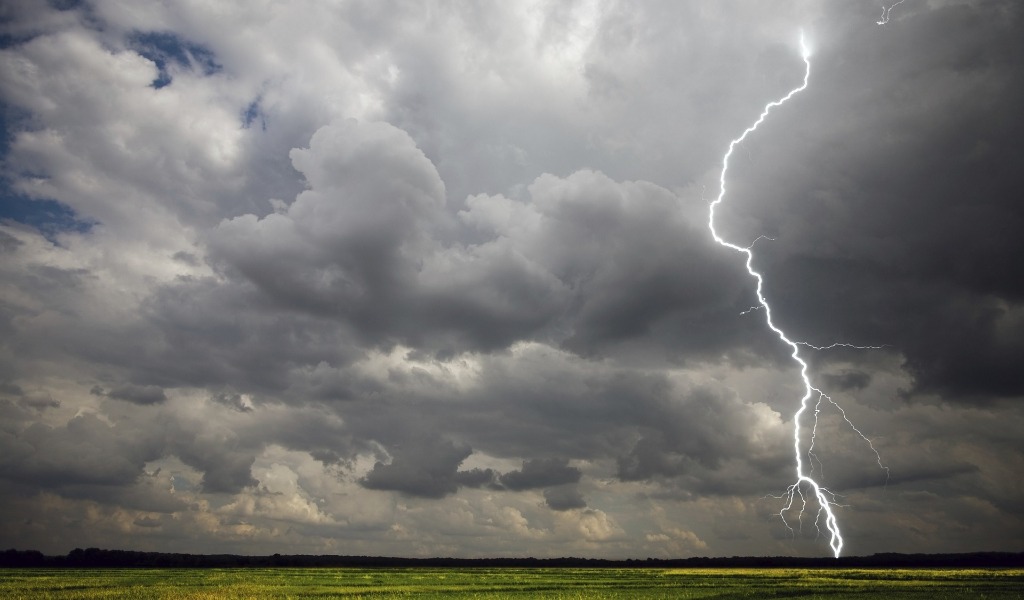 Rischio forti temporali: resta l’allerta meteo per tutta la giornata di oggi