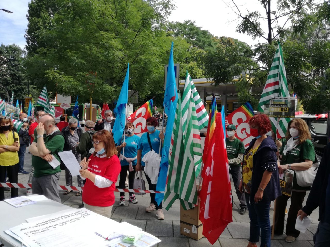“Strage nelle Rsa”: i sindacati scendono in piazza per denunciare FOTO