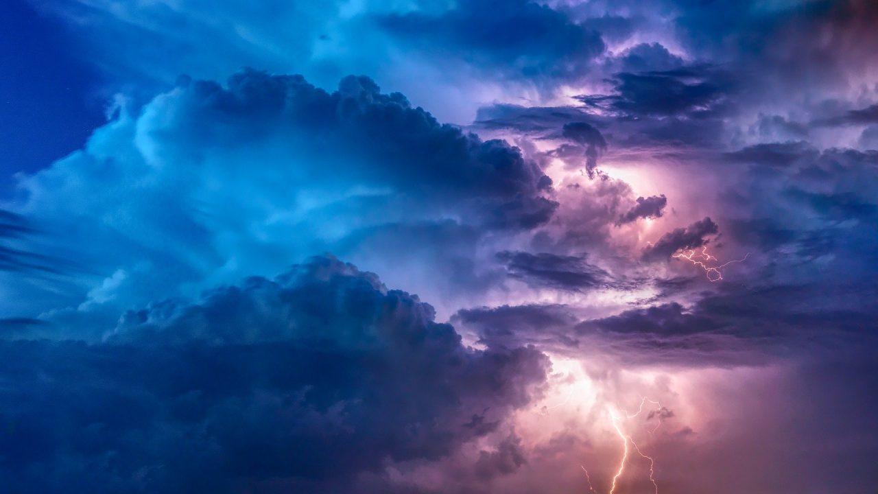 Tornano i temporali (anche forti) in Lombardia: è allerta meteo gialla