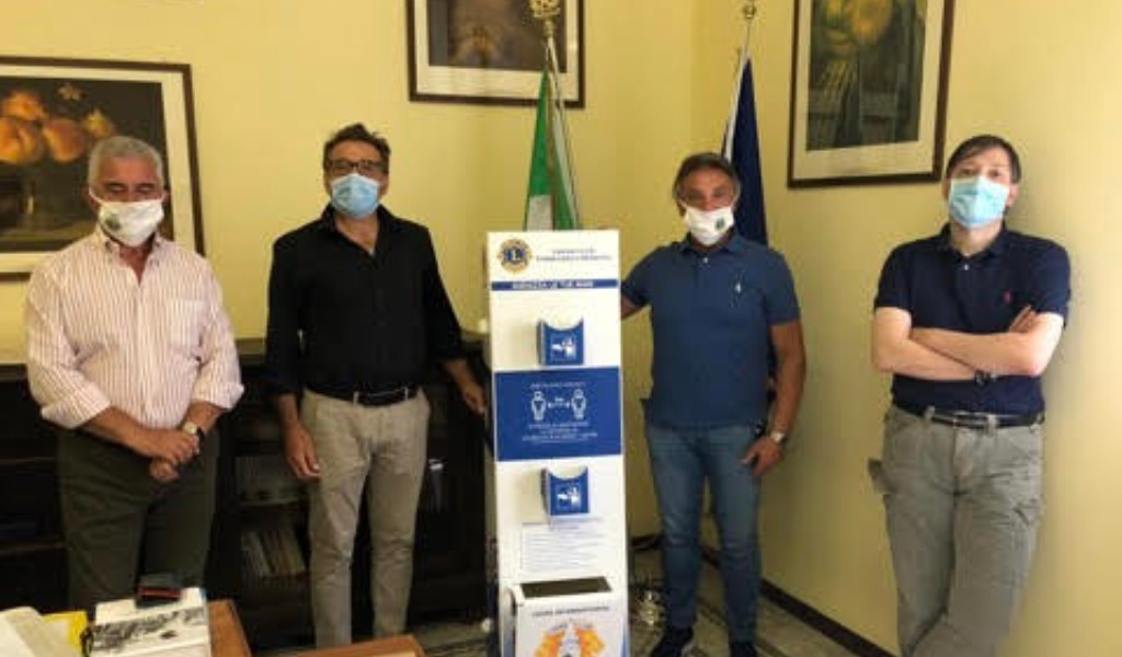 Il Lions Club Torrazzo donerà 52 totem per distributori di gel igienizzante alle scuole cremonesi
