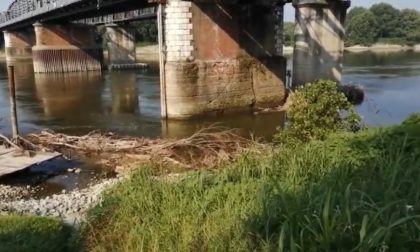 Detriti piloni del ponte sul Po: il Comune scrive a RFI per la rimozione