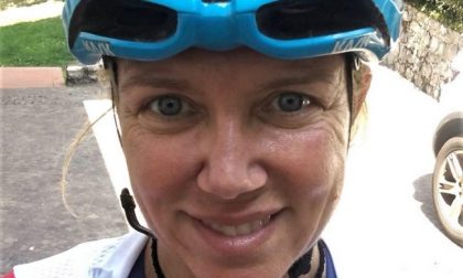 Travolta da un camion mentre si allena: muore la ciclista Roberta Agosti, aveva 51 anni