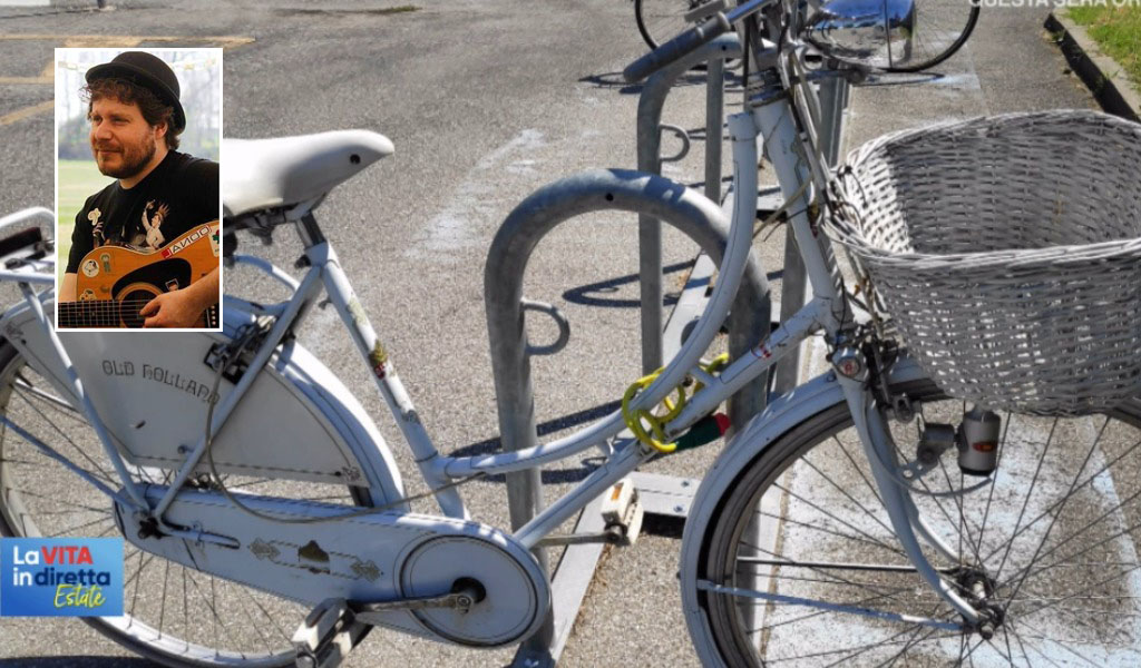 Morte Pamiro: il mistero della bici bianca al cimitero, nel cestino un sandalo di Mauro
