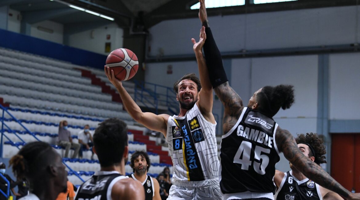 LBA Supercoppa: la Vanoli Cremona capitola contro la fortissima Segafredo Bologna