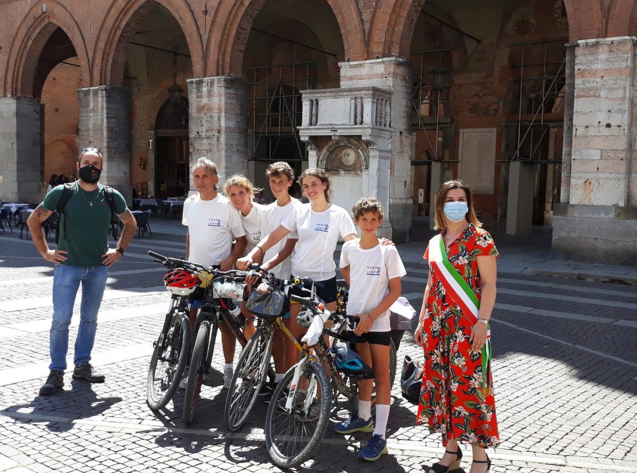 Tappa a Cremona per “Vento lento”, il tour in bici che promuove la mobilità sostenibile