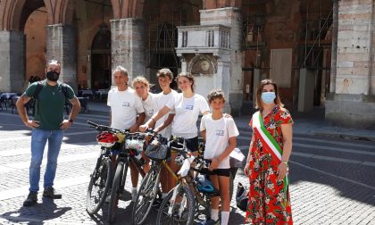 Tappa a Cremona per “Vento lento”, il tour in bici che promuove la mobilità sostenibile