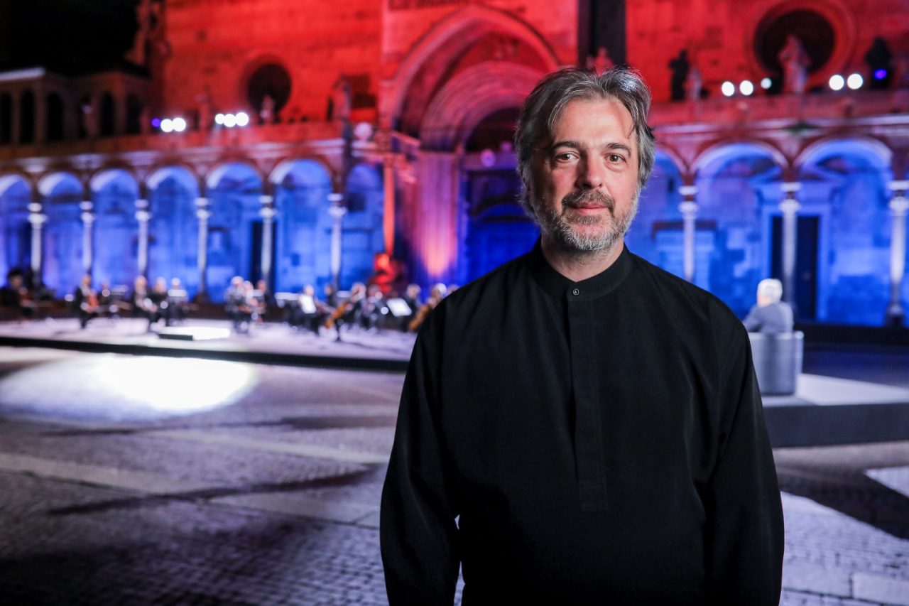 Stasera su Rai1 “Notte di luce”, la rinascita di Cremona dopo le ombre del Covid