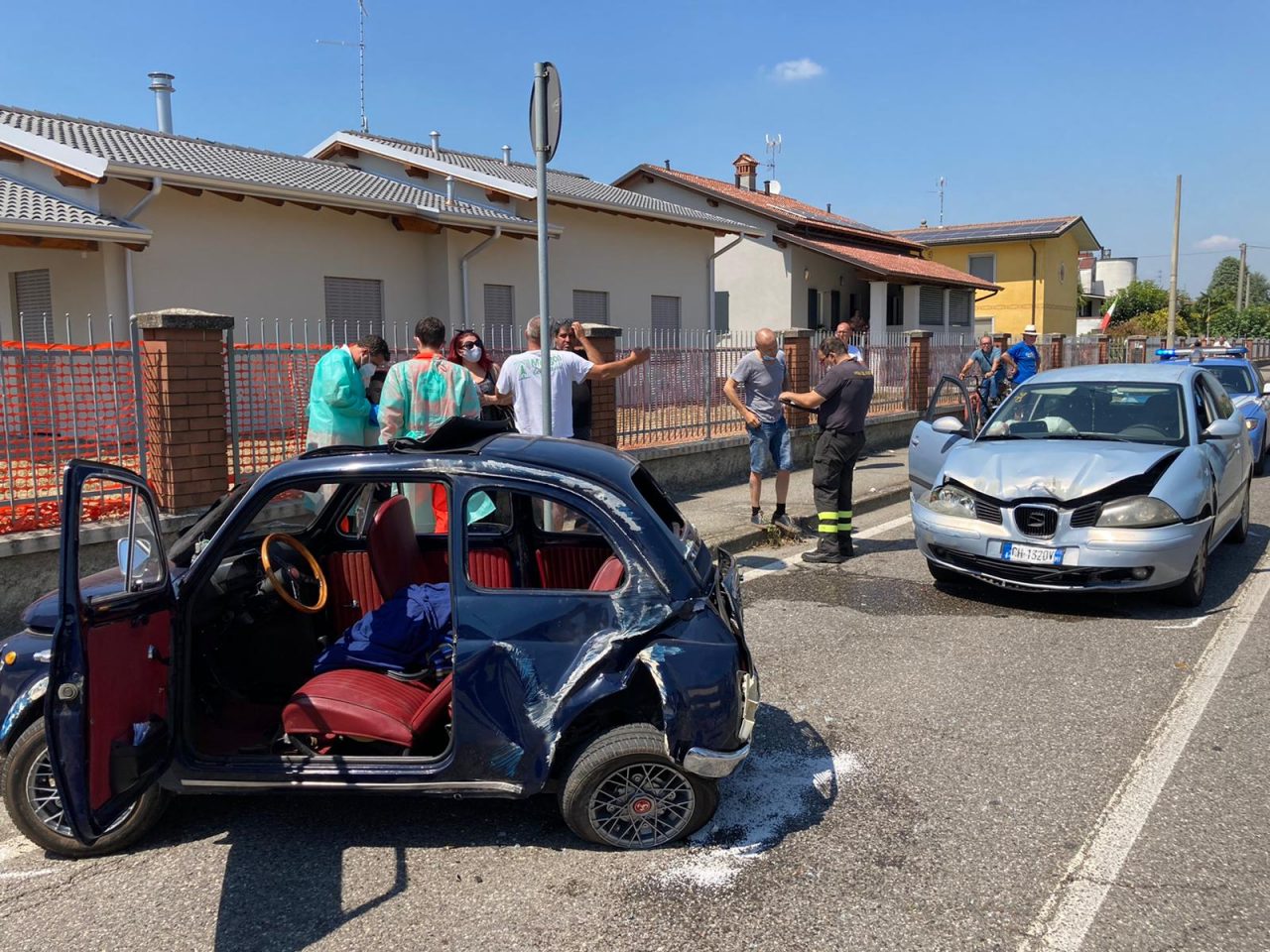 Schianto tra due vetture a Pianengo, auto si ribalta più volte