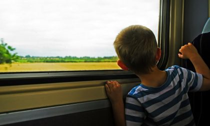 Bambino di 6 anni solo in treno: "Voglio andare dalla mamma"