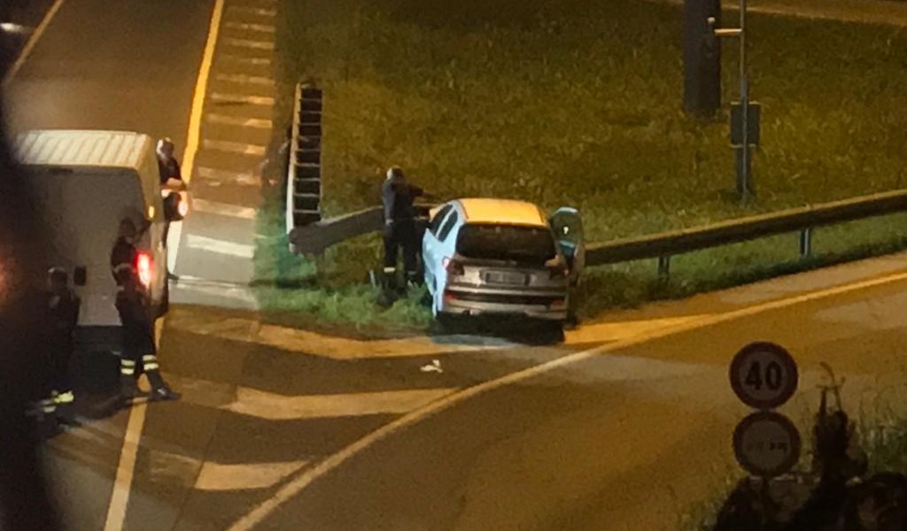 Si schianta contro il guard rail in Tangenziale a Crema FOTO