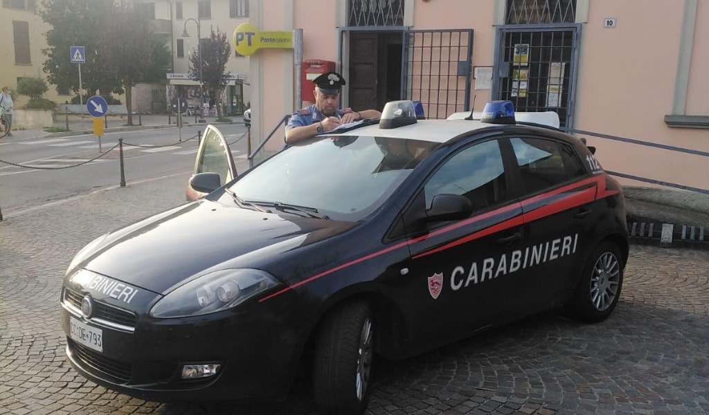 Presentano documenti falsi per richiedere il reddito di cittadinanza: nei guai due rumeni