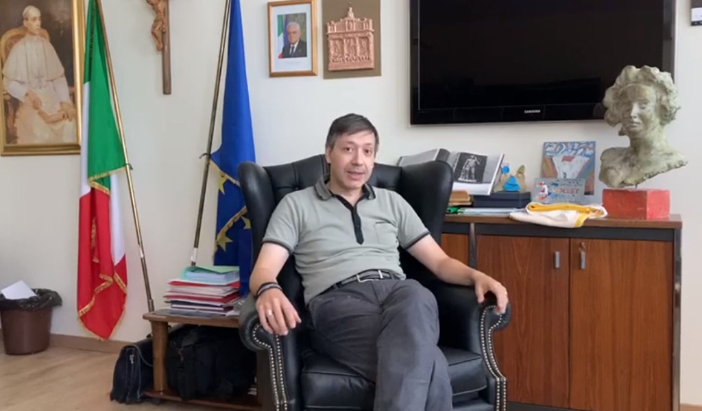 “Serve responsabilità. Usate le mascherine”. L’appello del Provveditore agli studenti VIDEO